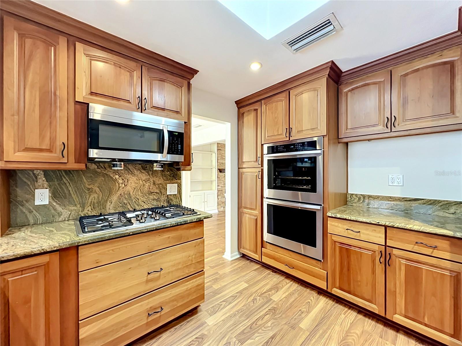 105 Cedar Oak Trl Property Photo 19