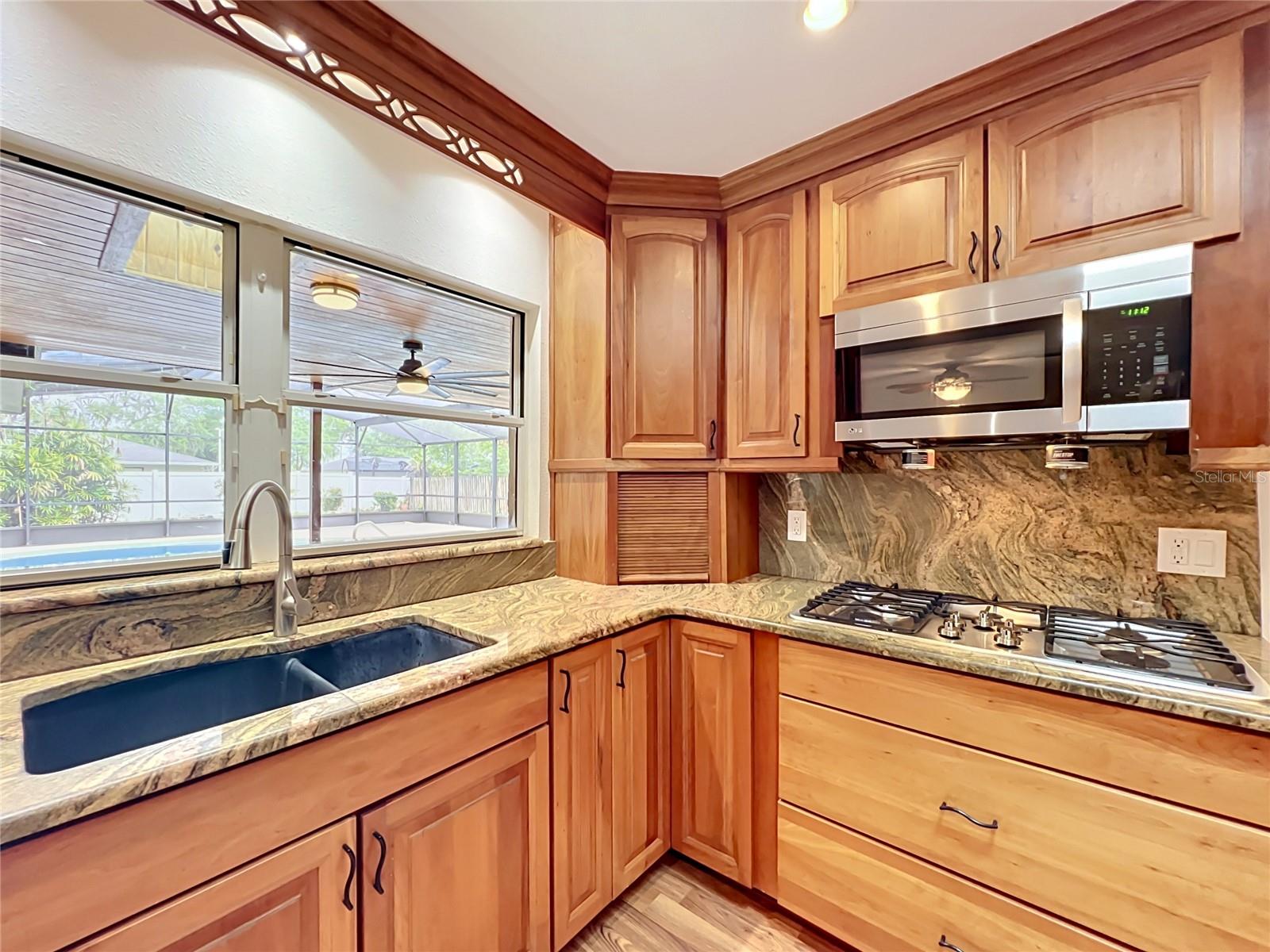 105 Cedar Oak Trl Property Photo 24
