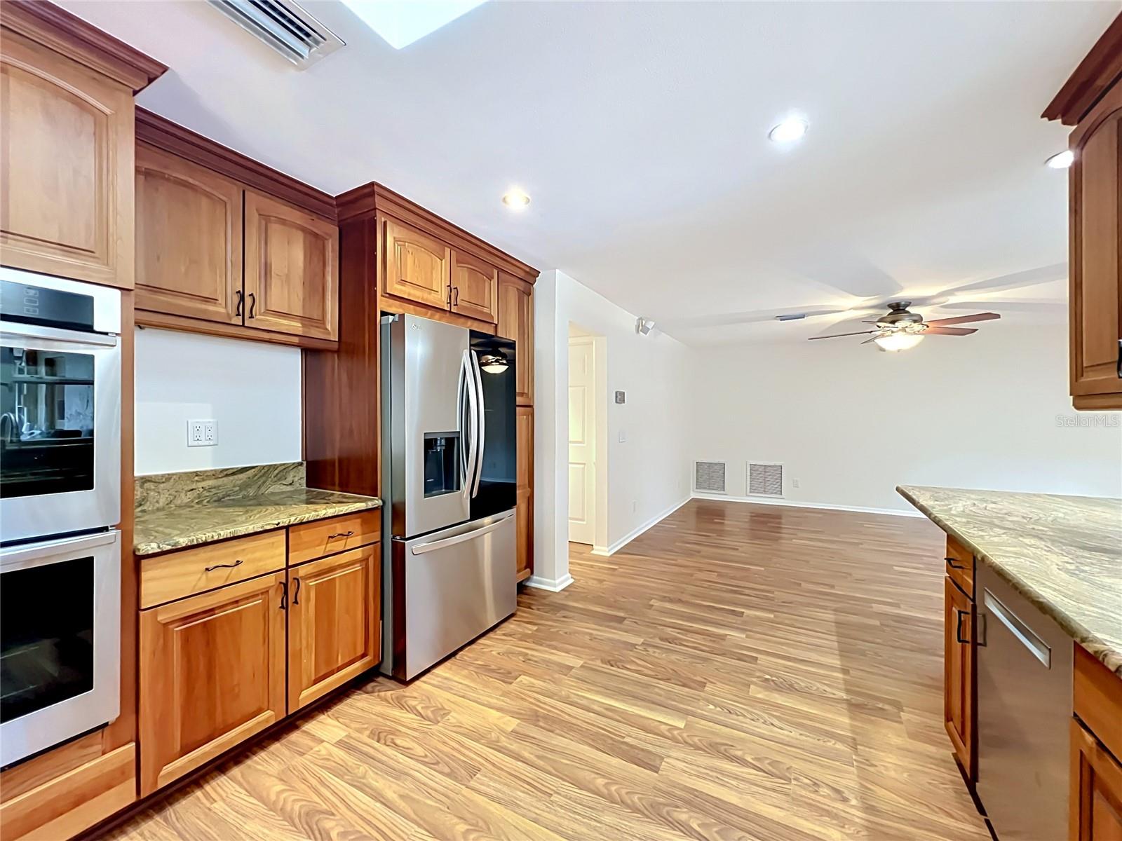 105 Cedar Oak Trl Property Photo 25