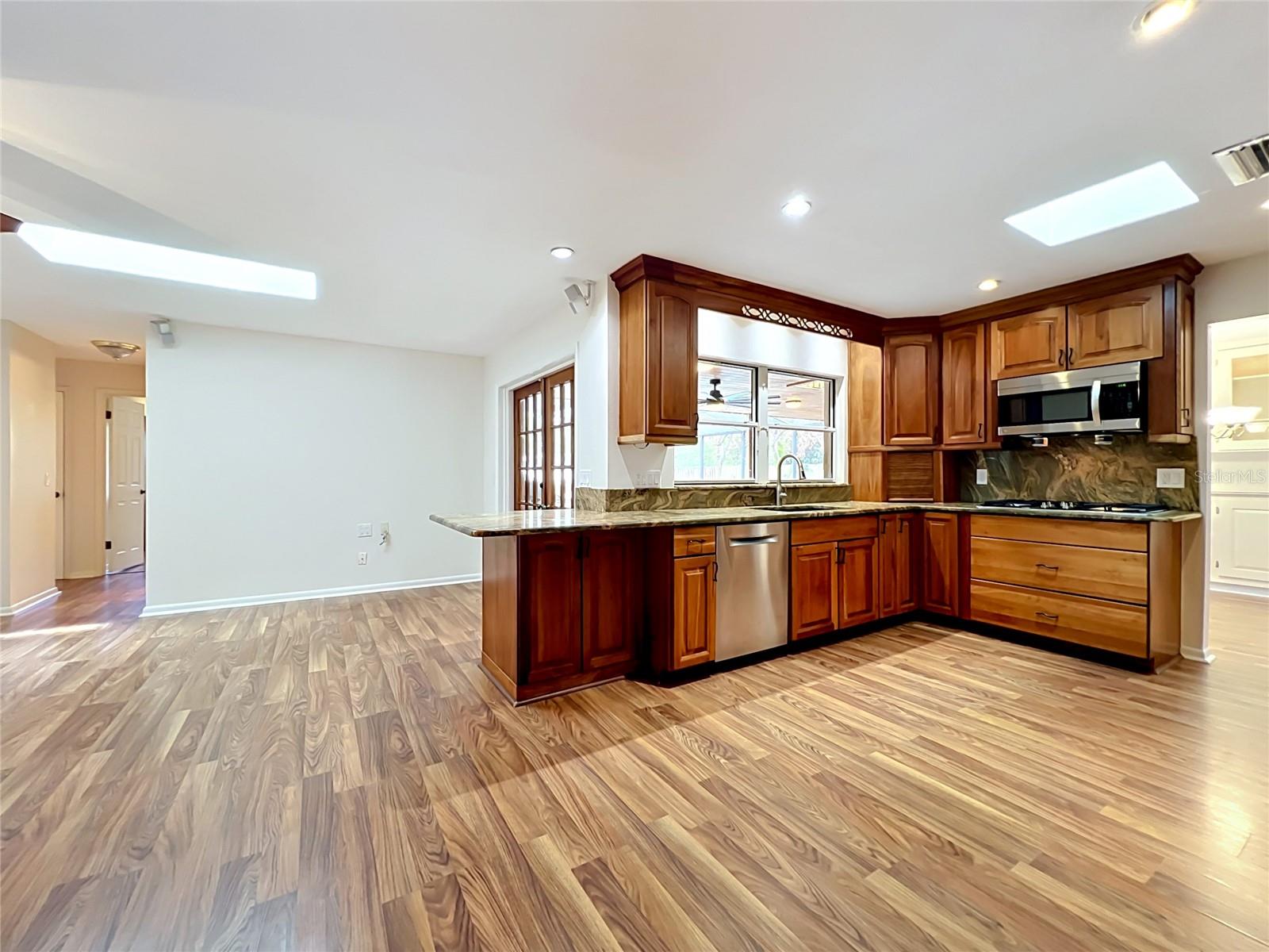 105 Cedar Oak Trl Property Photo 27