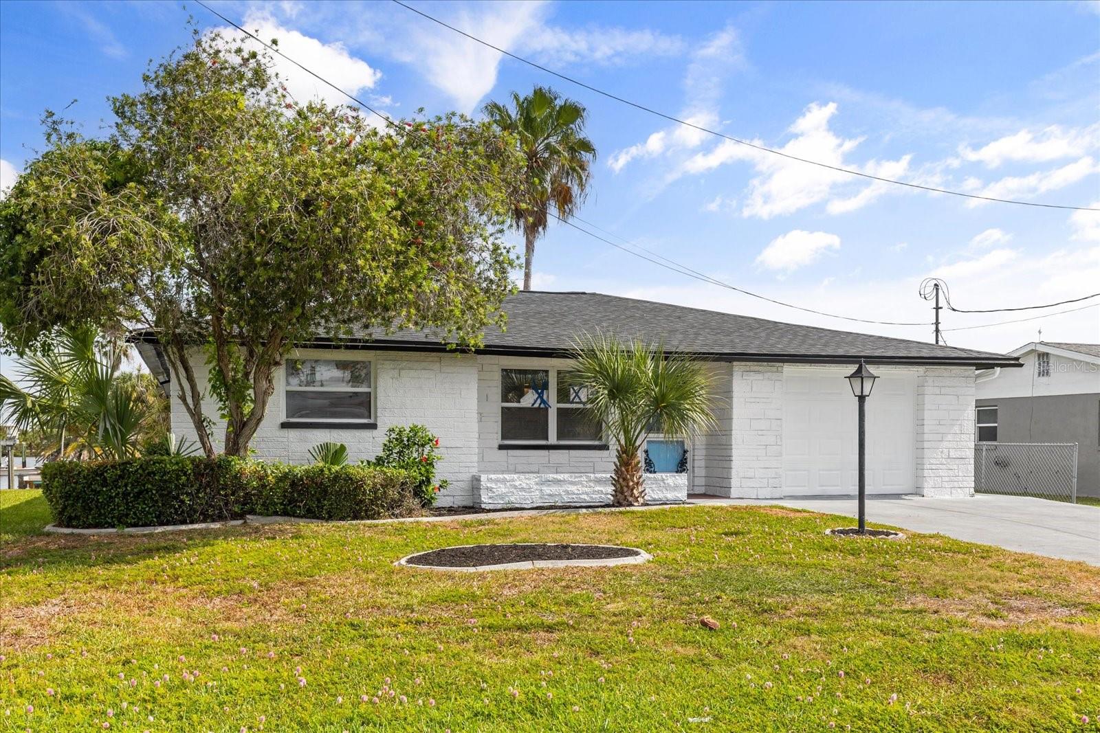 3435 Gulf Coast Dr Property Photo 3