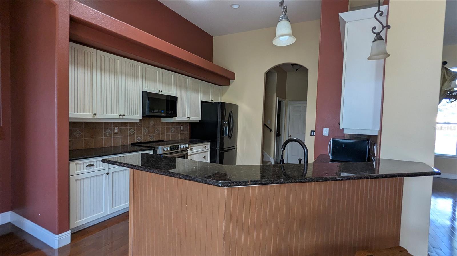 112 Hallstrom Ct Property Photo 8
