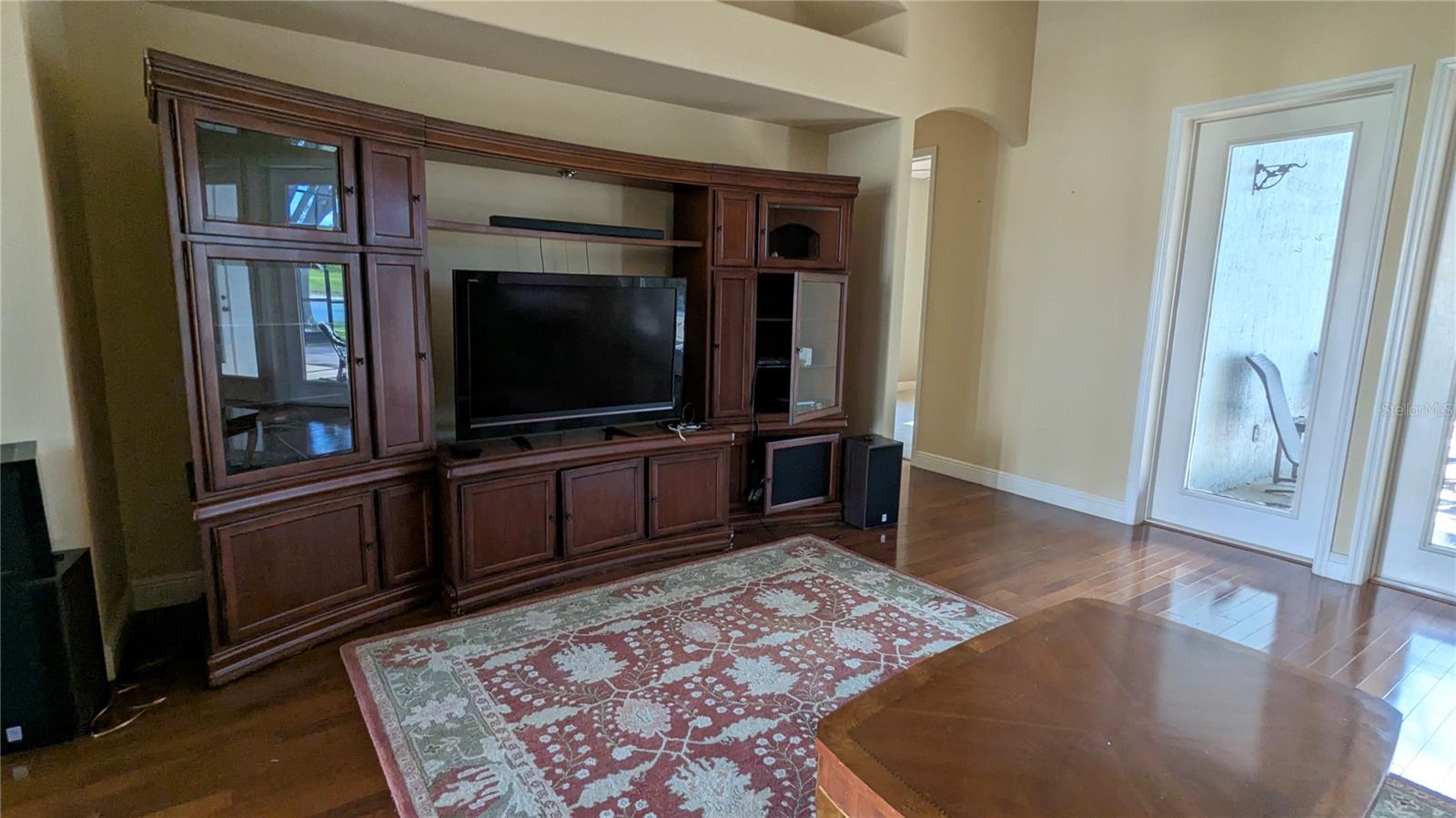 112 Hallstrom Ct Property Photo 14