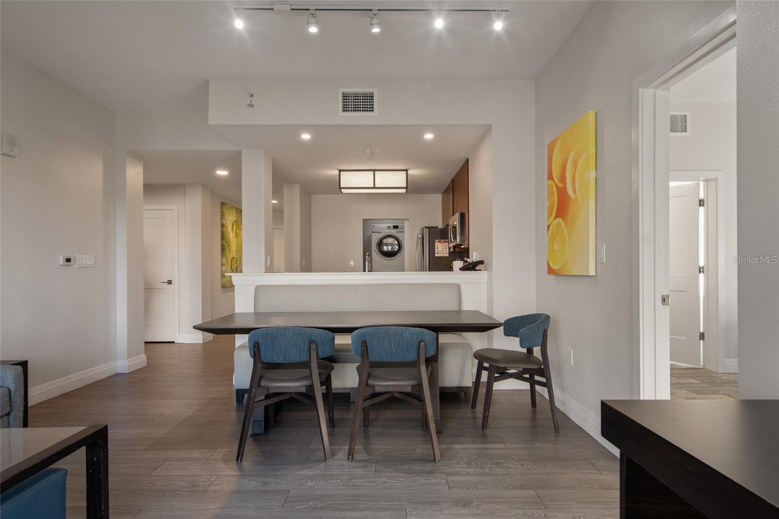 O6403450 Property Photo 11