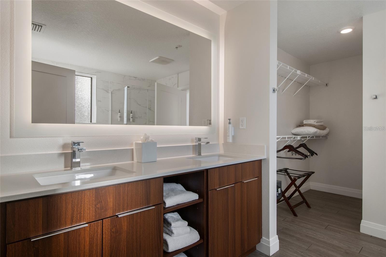 O6403450 Property Photo 18