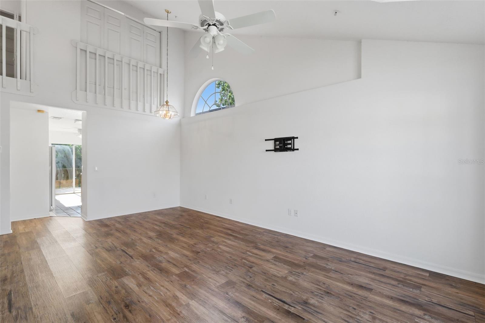 3374 Hamlet Loop Property Photo 6