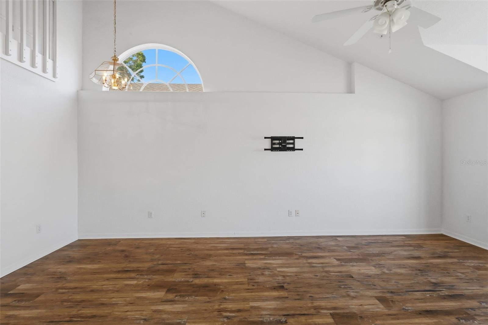 3374 Hamlet Loop Property Photo 7