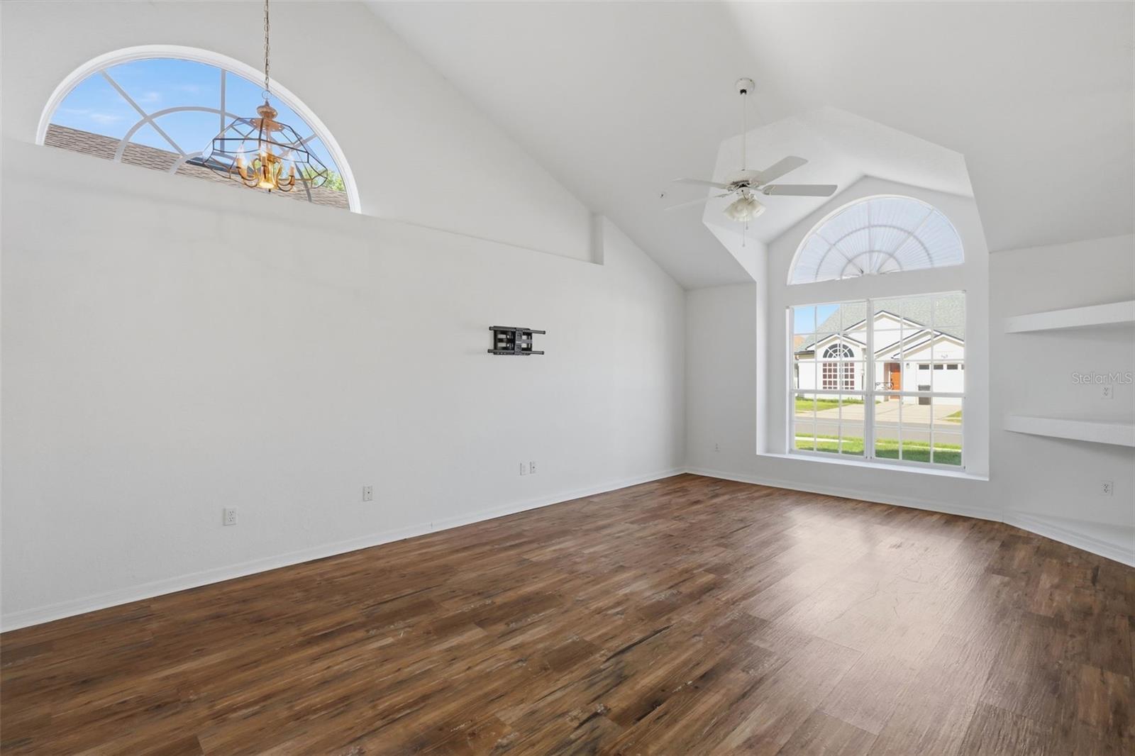 3374 Hamlet Loop Property Photo 13