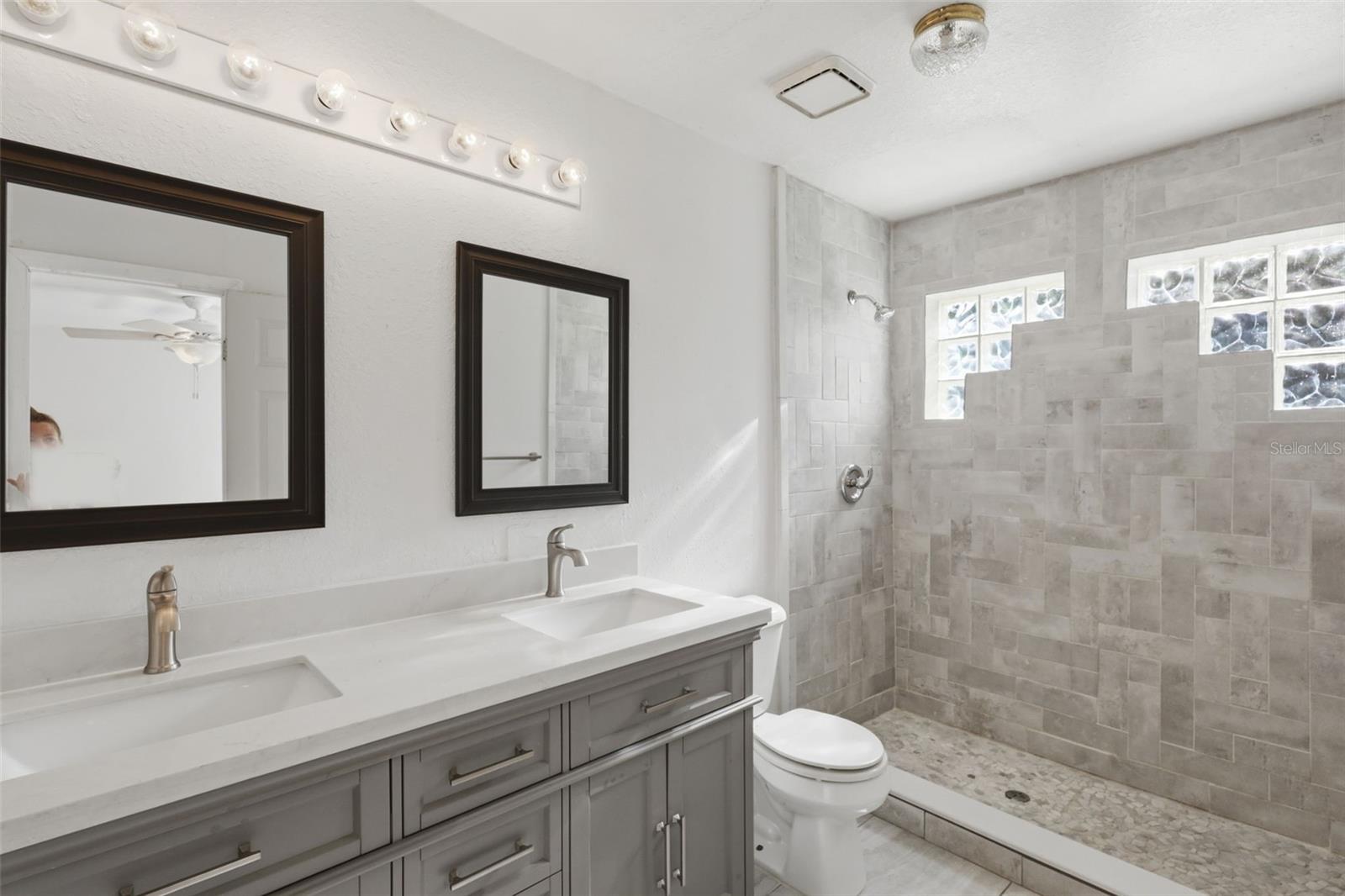 3374 Hamlet Loop Property Photo 27