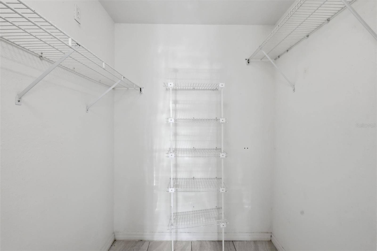 3374 Hamlet Loop Property Photo 28
