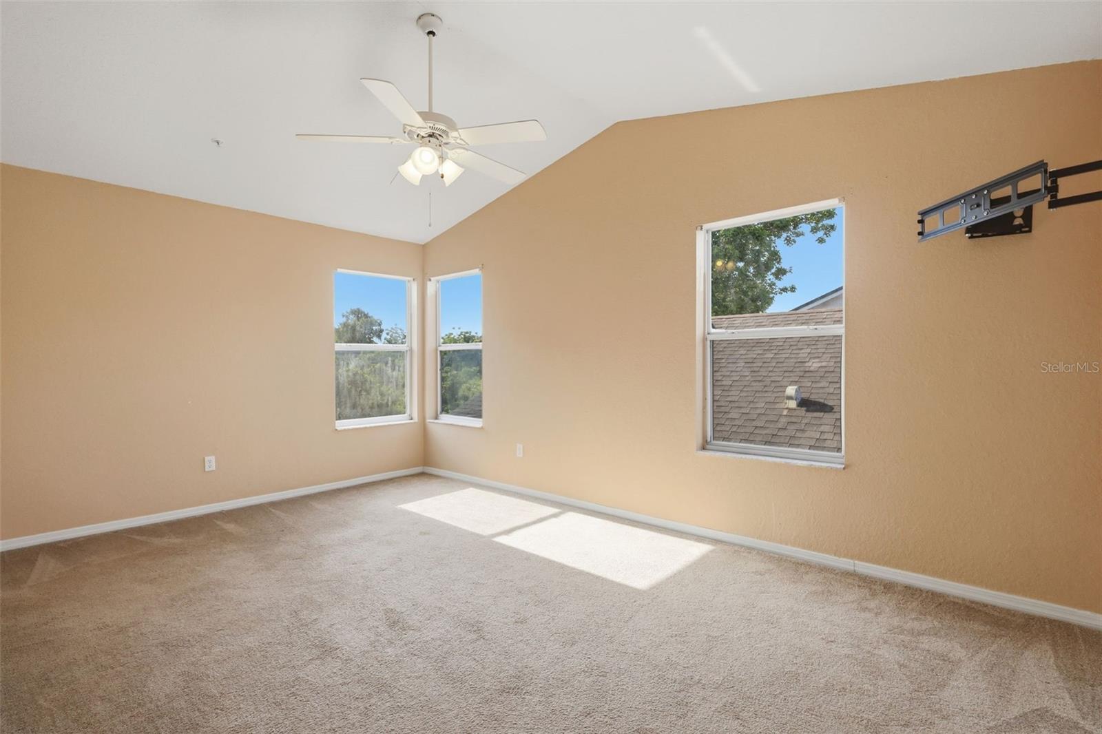 3374 Hamlet Loop Property Photo 32