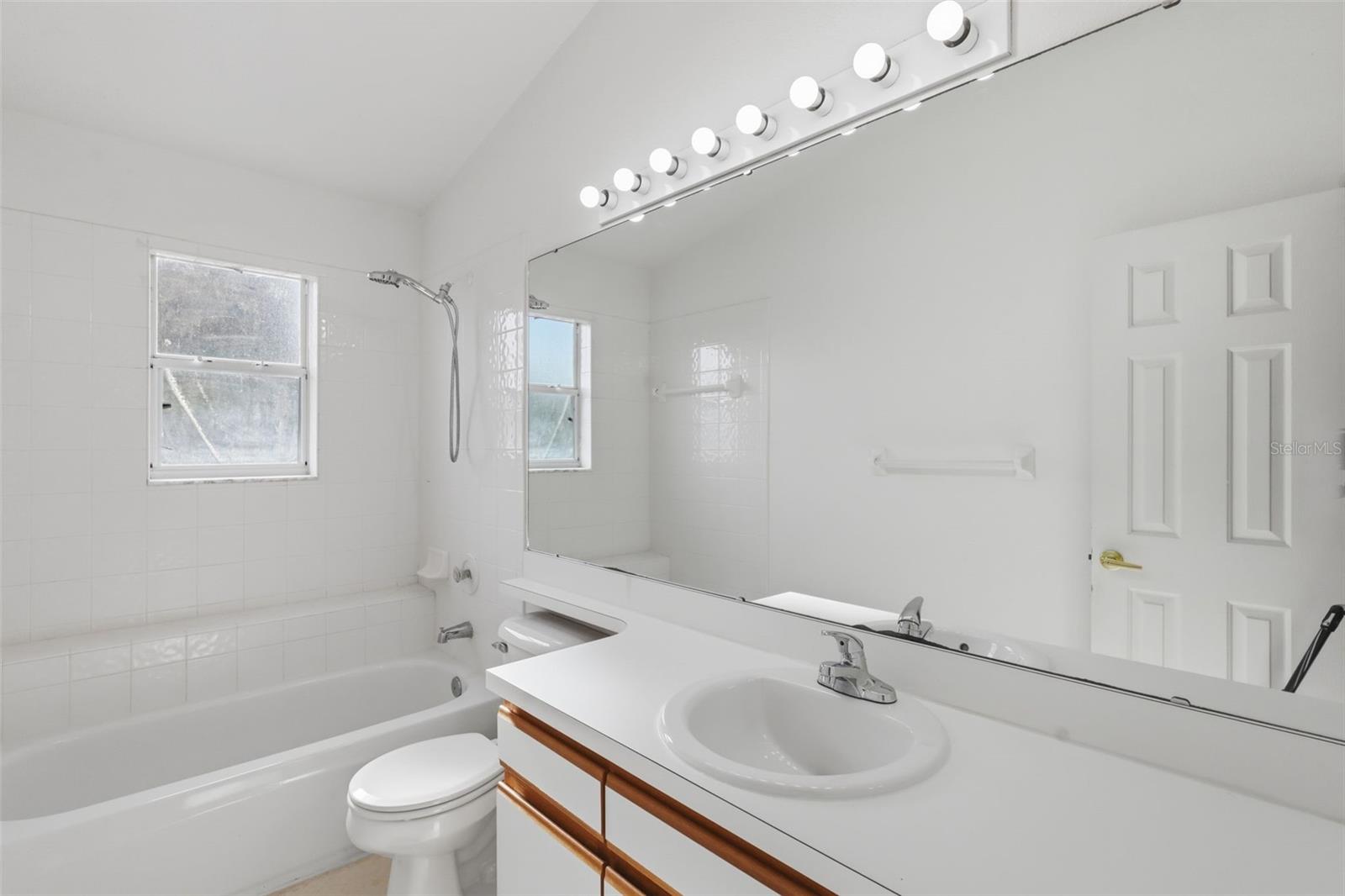 3374 Hamlet Loop Property Photo 33