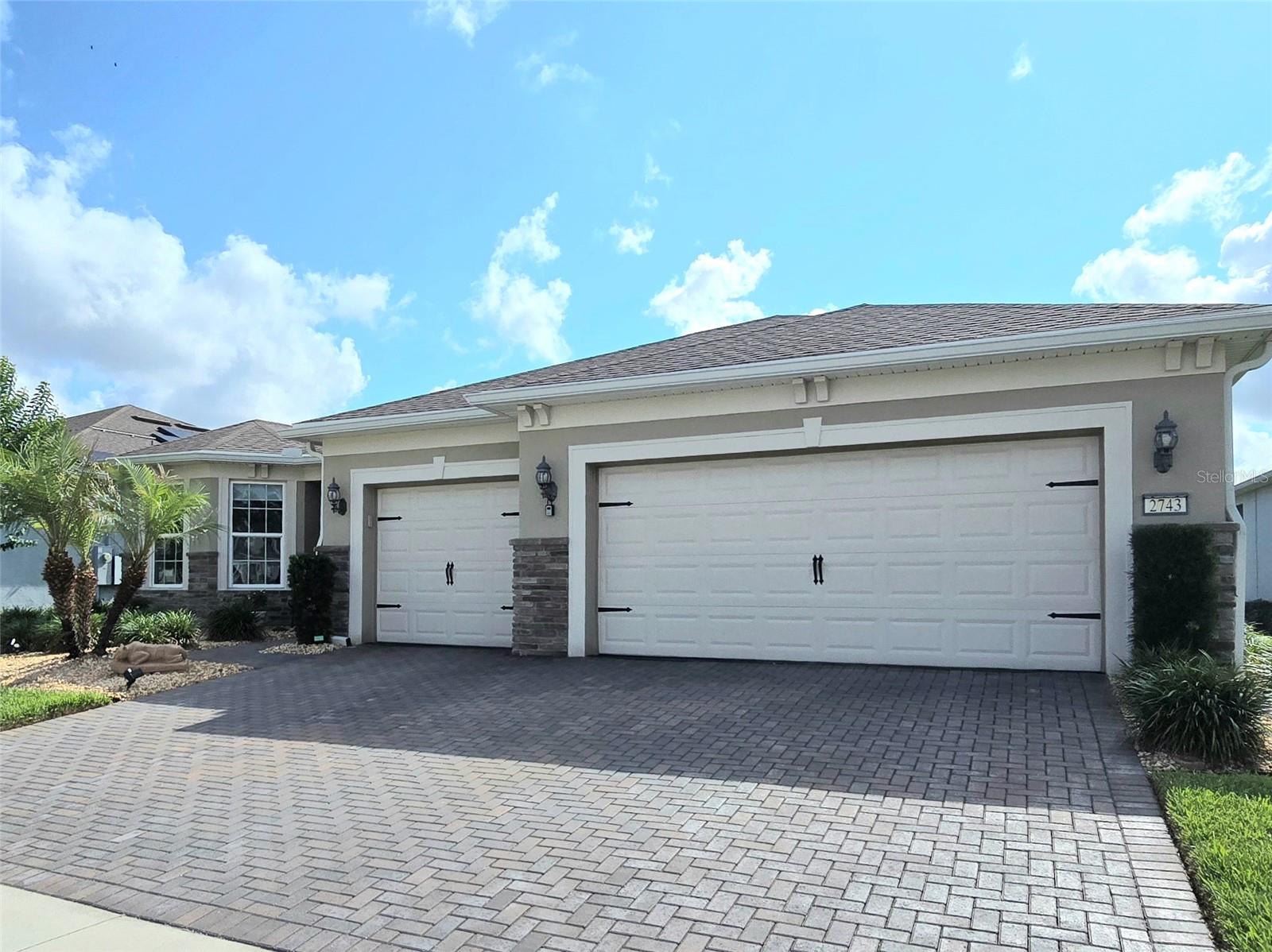 2743 River Creek Ln Property Photo 3