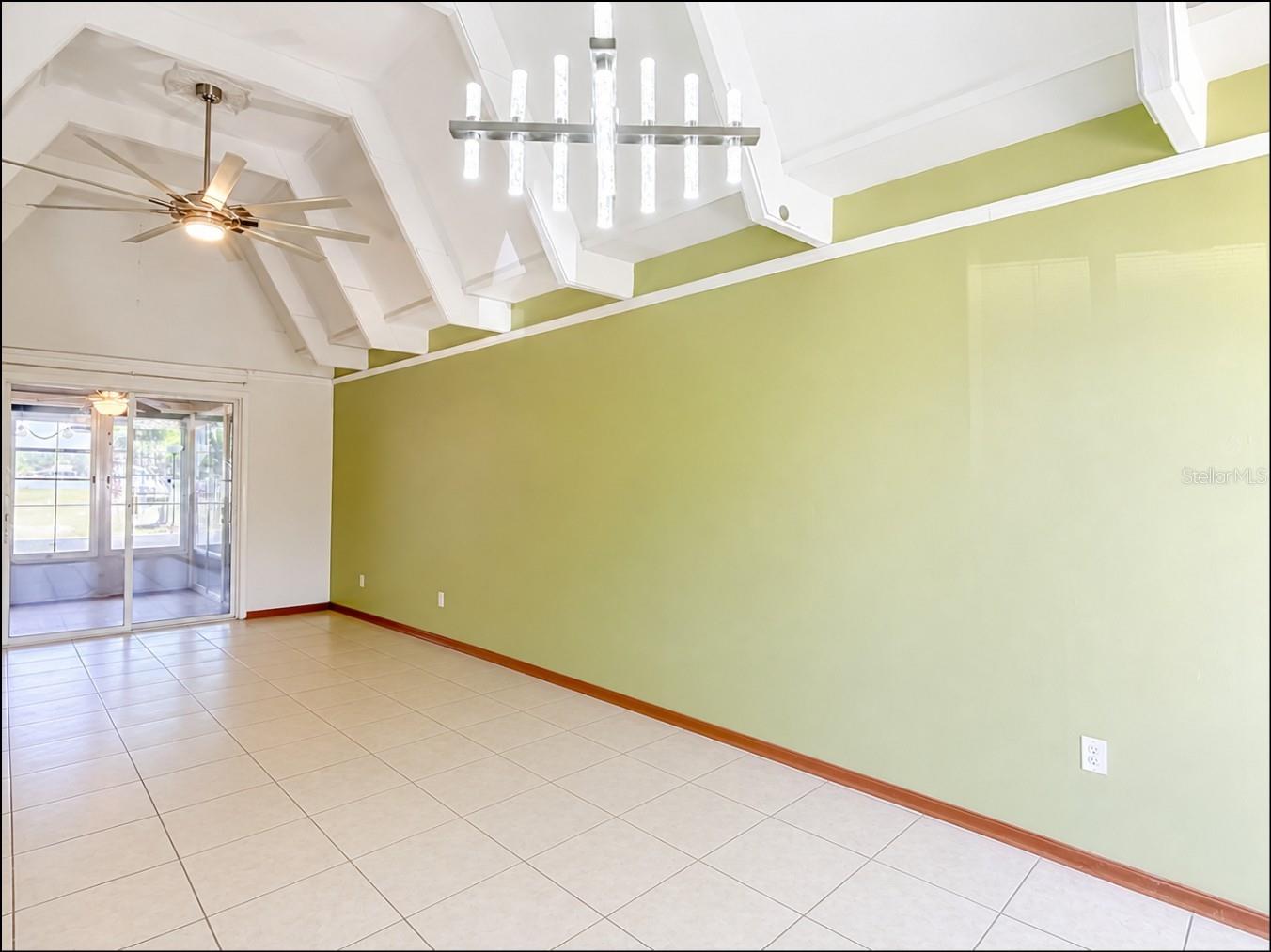 523 Club Cir Property Photo 3