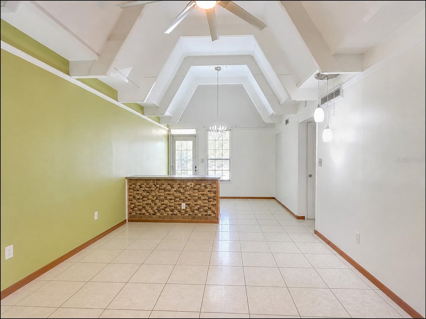 523 Club Cir Property Photo 5