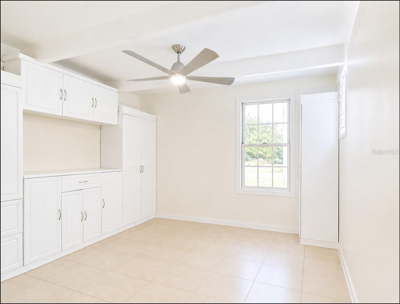 523 Club Cir Property Photo 7