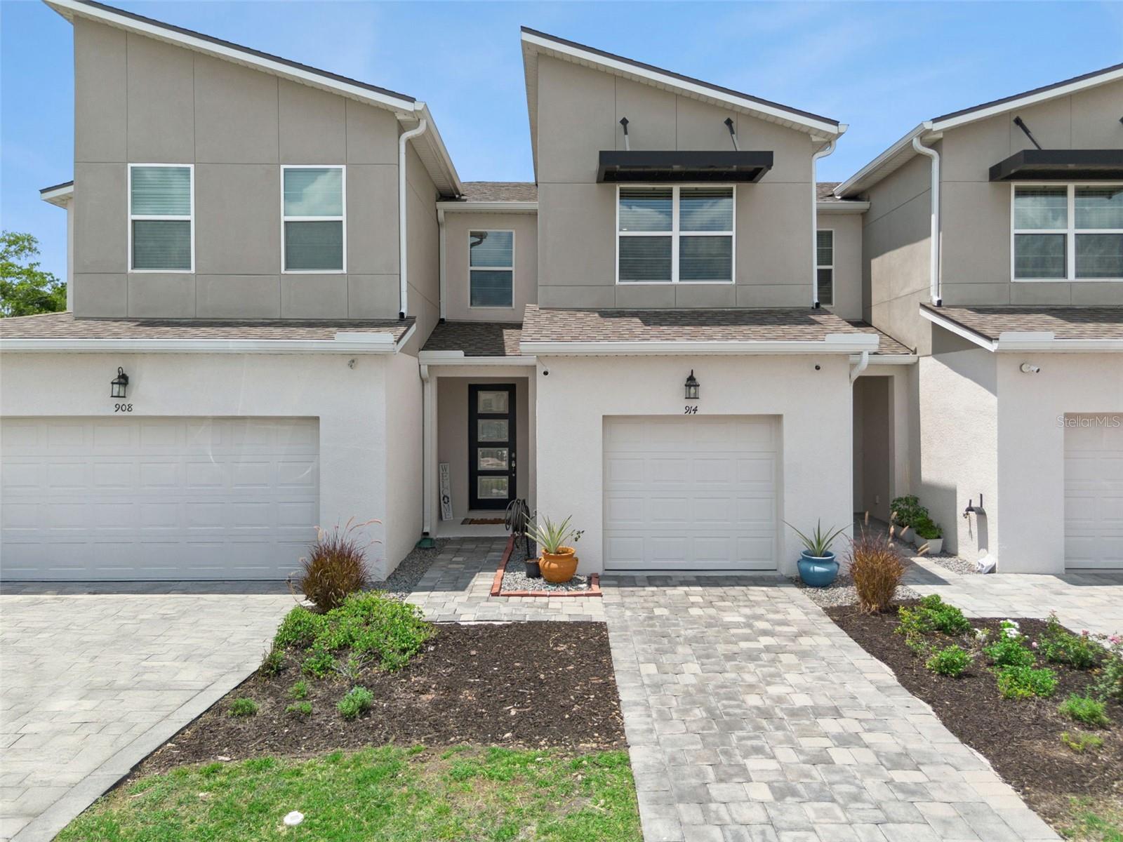 914 Spring Palms Loop Property Photo 2