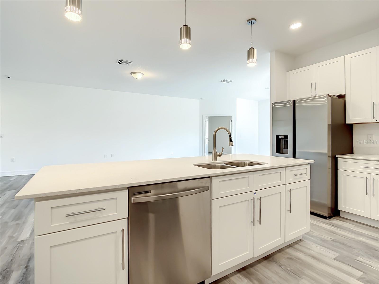 14210 Luxo Ave Property Photo 5
