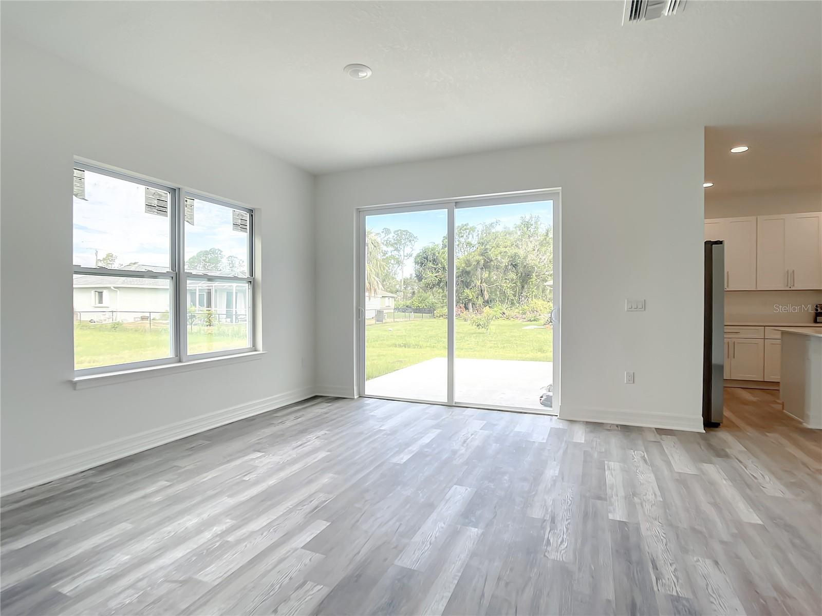 14210 Luxo Ave Property Photo 7