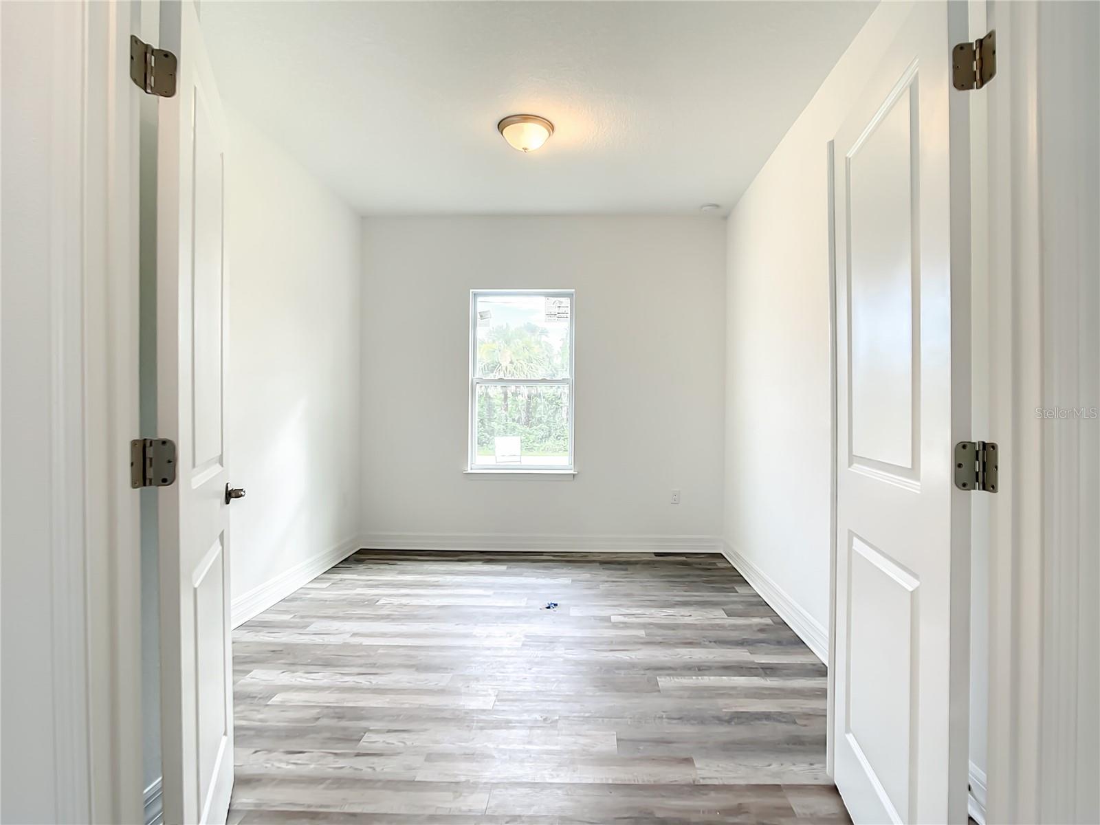 14210 Luxo Ave Property Photo 8