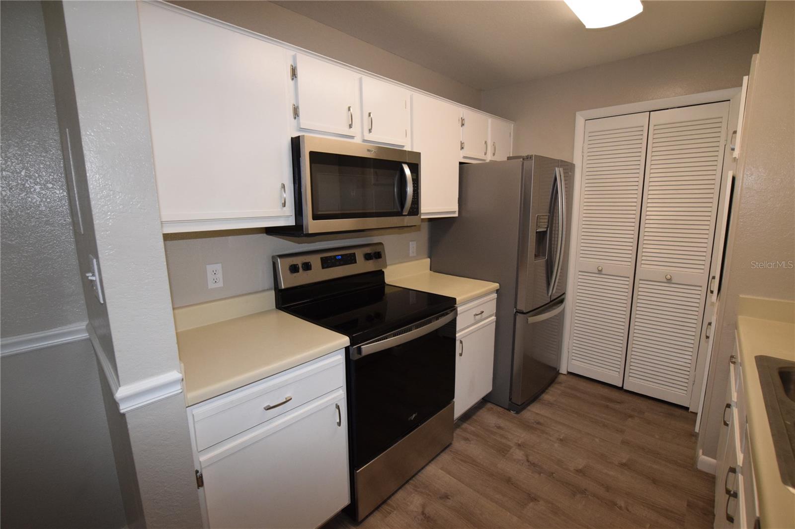 5533 Chrishire Way #f201 Property Photo 4