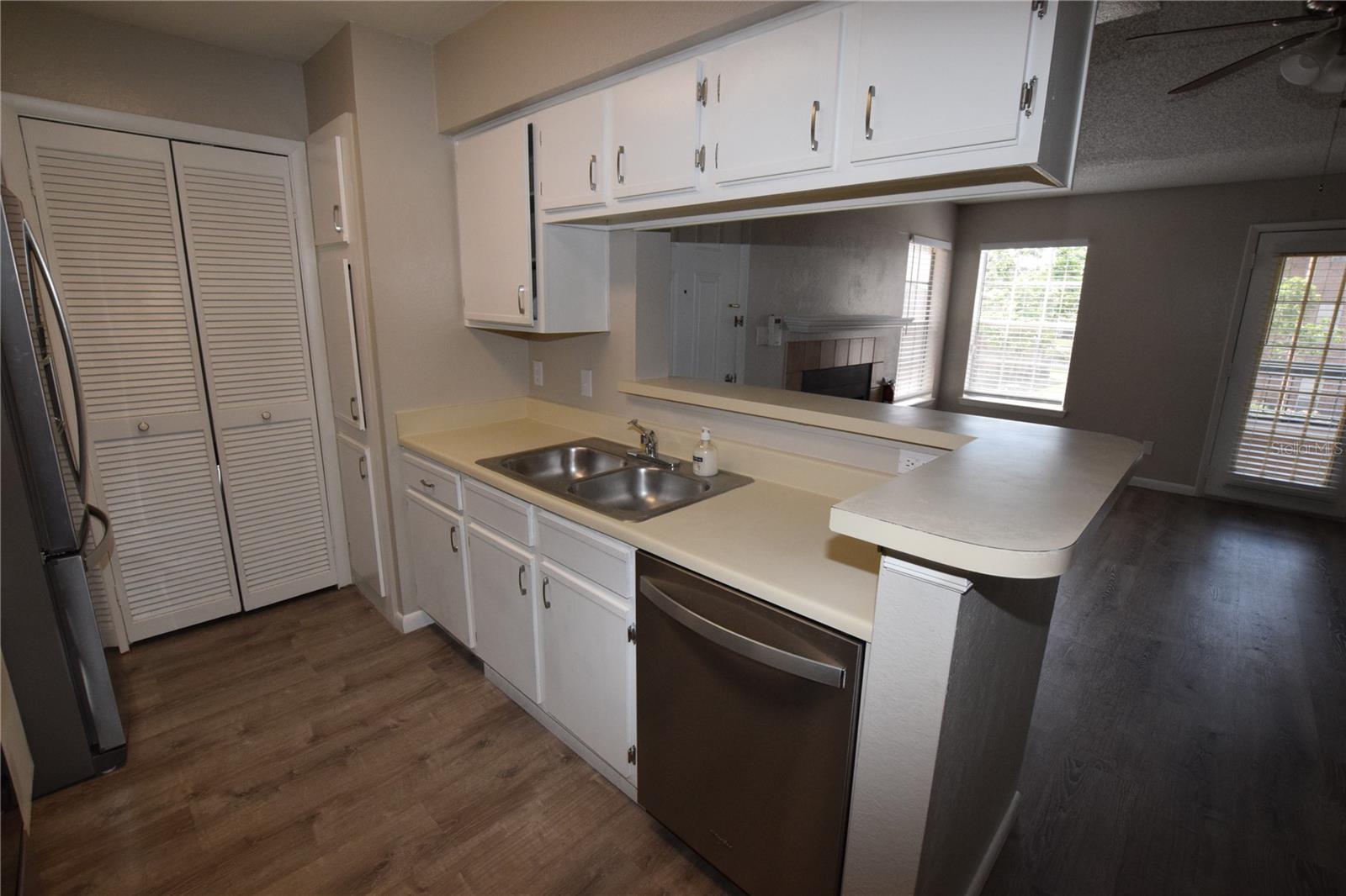 5533 Chrishire Way #f201 Property Photo 5