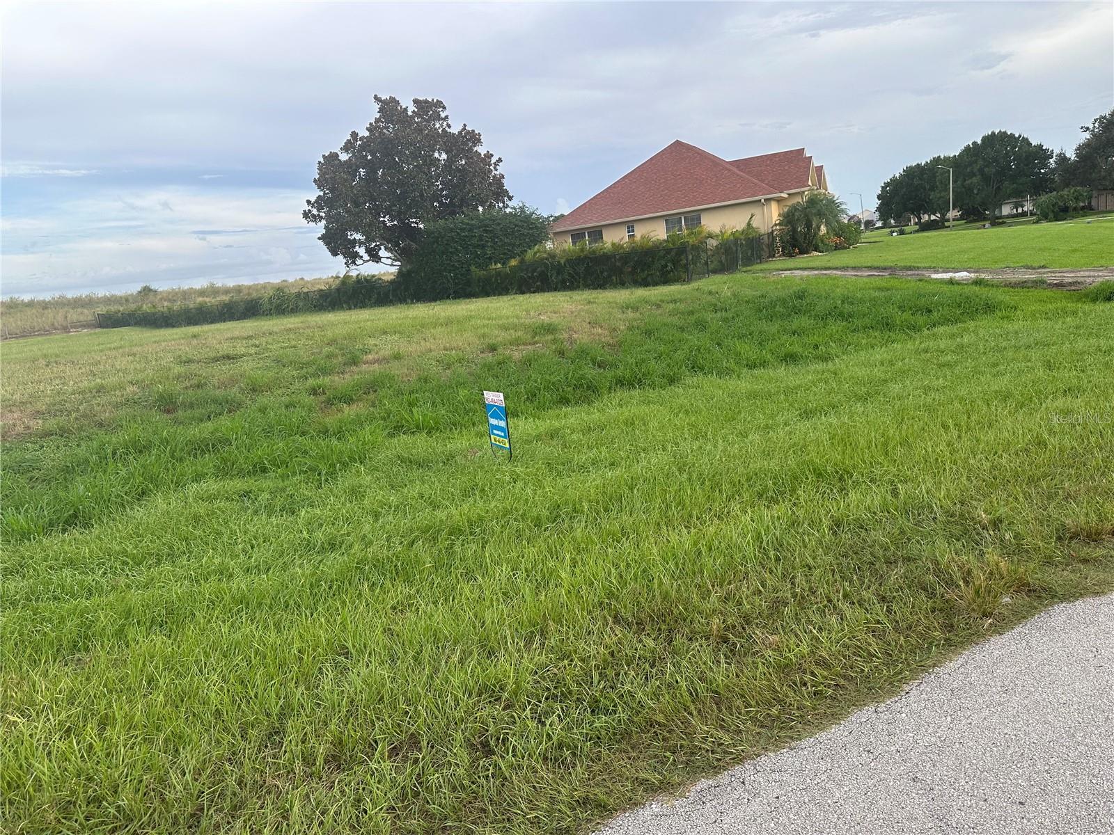 529 Sunset Pointe Dr Property Photo 2