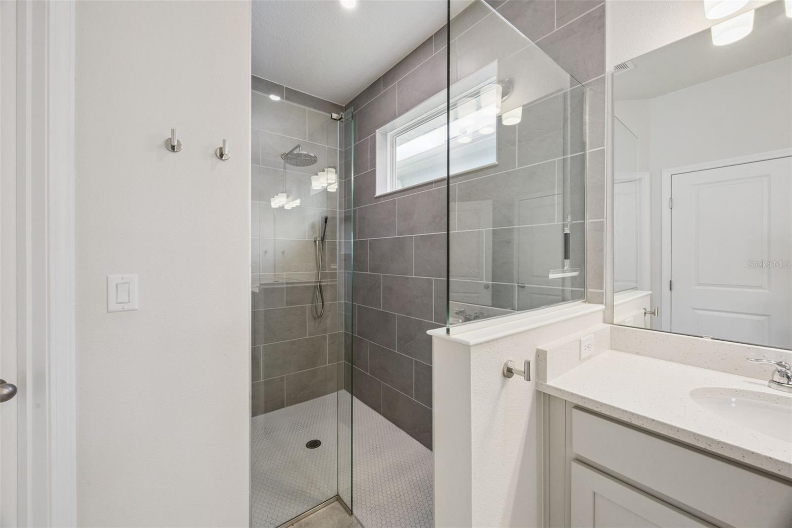 2101 Axel St Property Photo 32