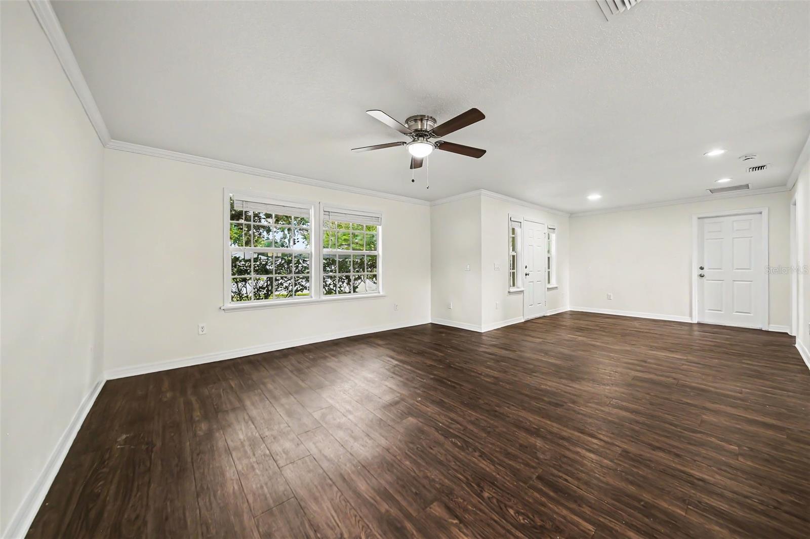 245 Oak Run Ct Property Photo 3