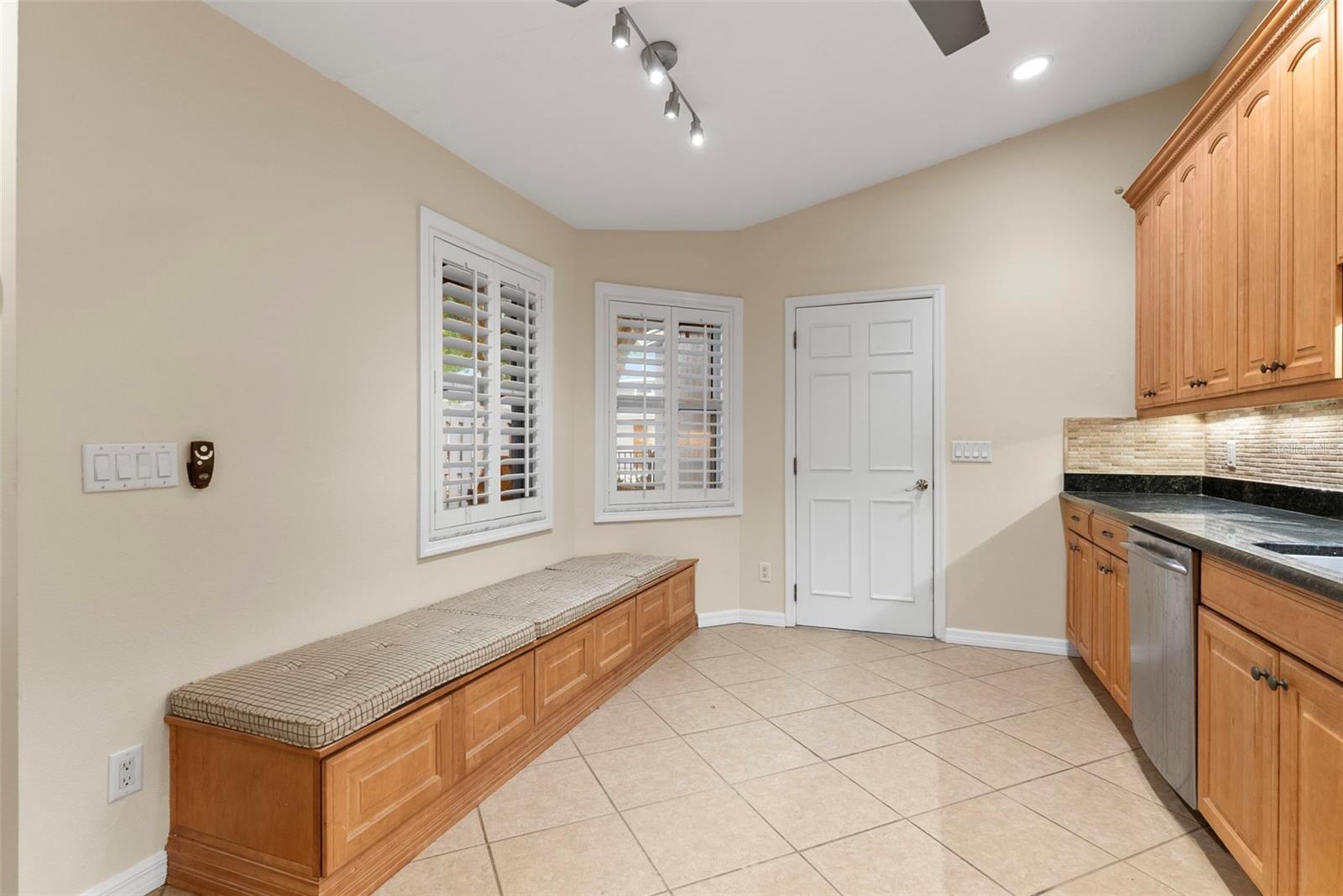 618 Maple Oak Cir #108 Property Photo 17