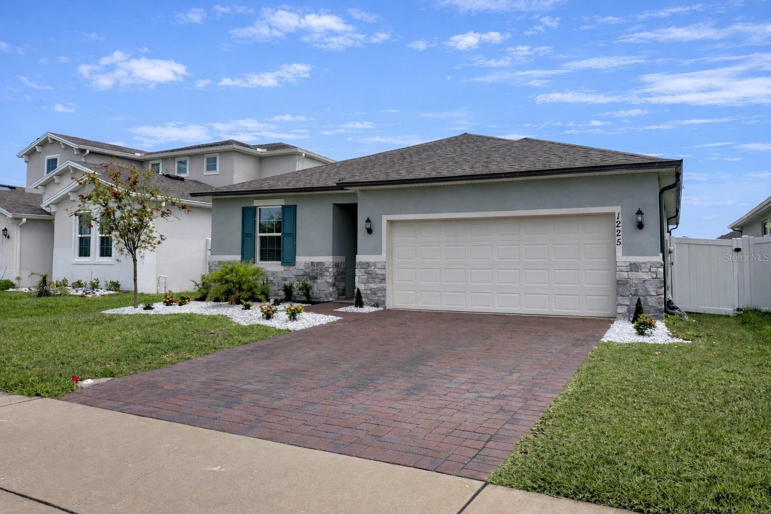 1225 Fox Hedge Ln Property Photo 3