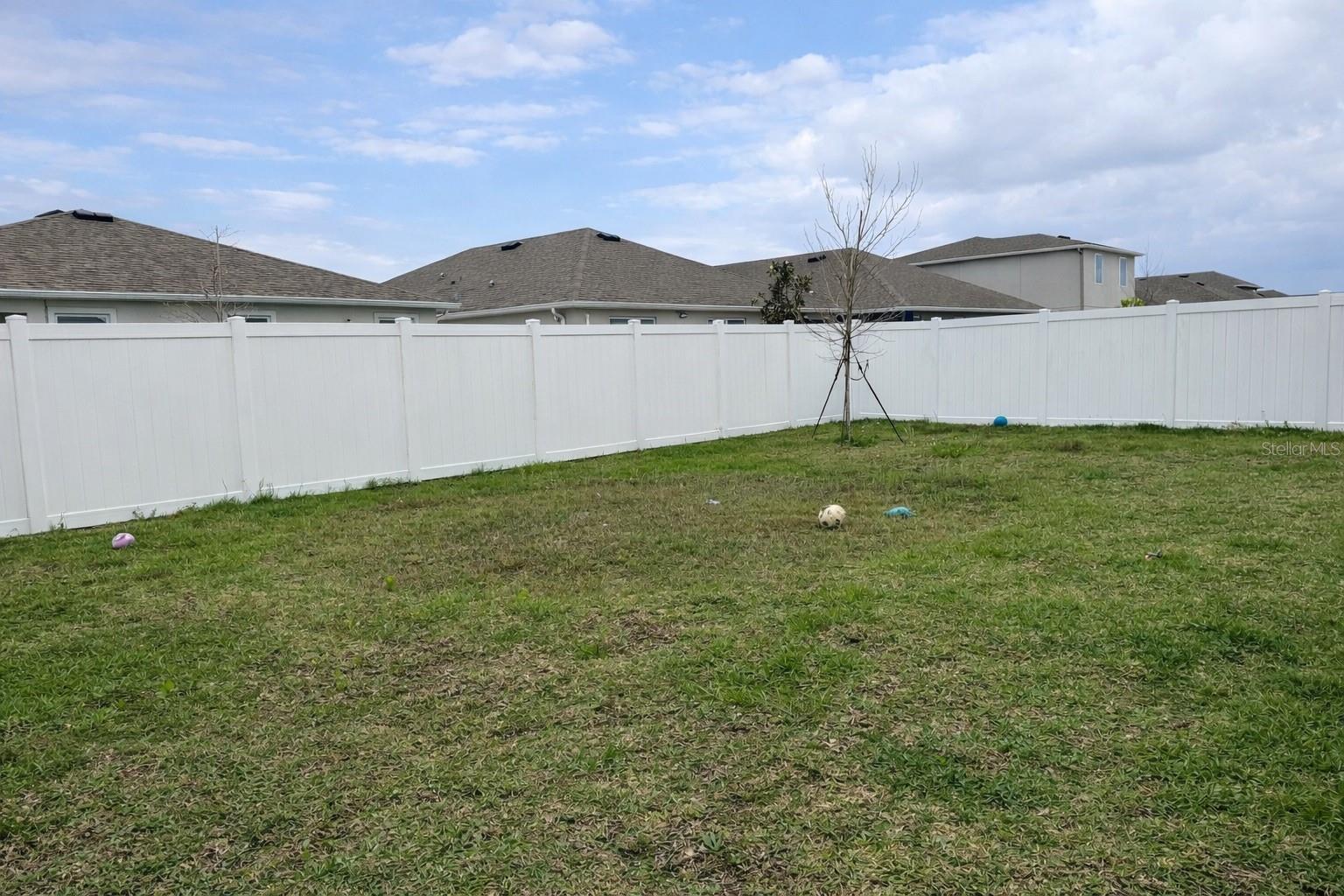 1225 Fox Hedge Ln Property Photo 24