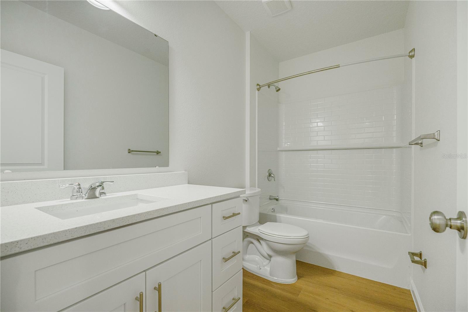 525-526 Pine Lane Property Photo 7