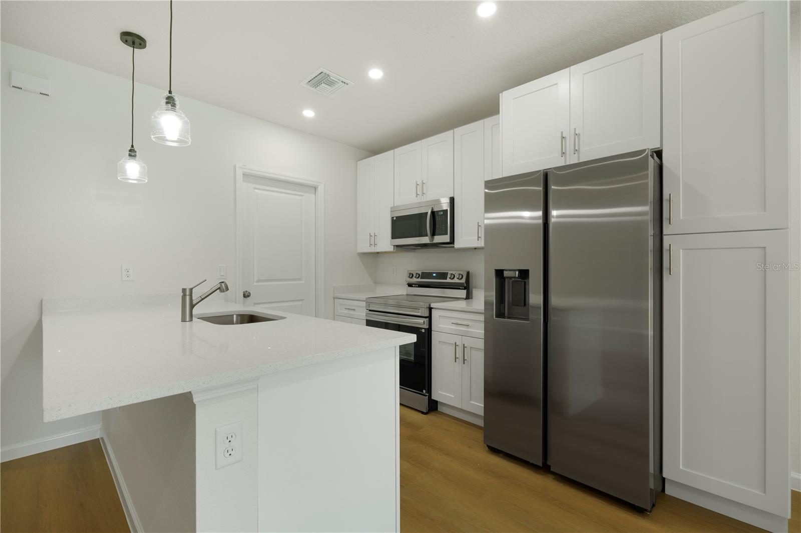 525-526 Pine Lane Property Photo 11