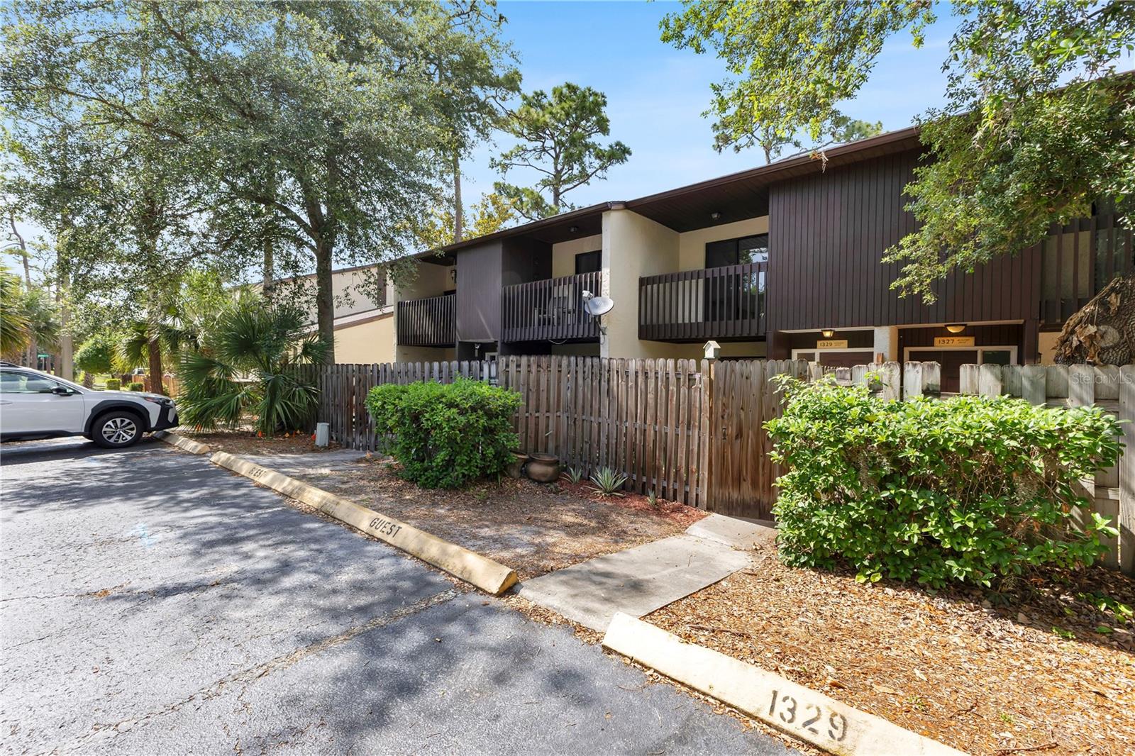 1329 Windsor Dr Property Photo 3