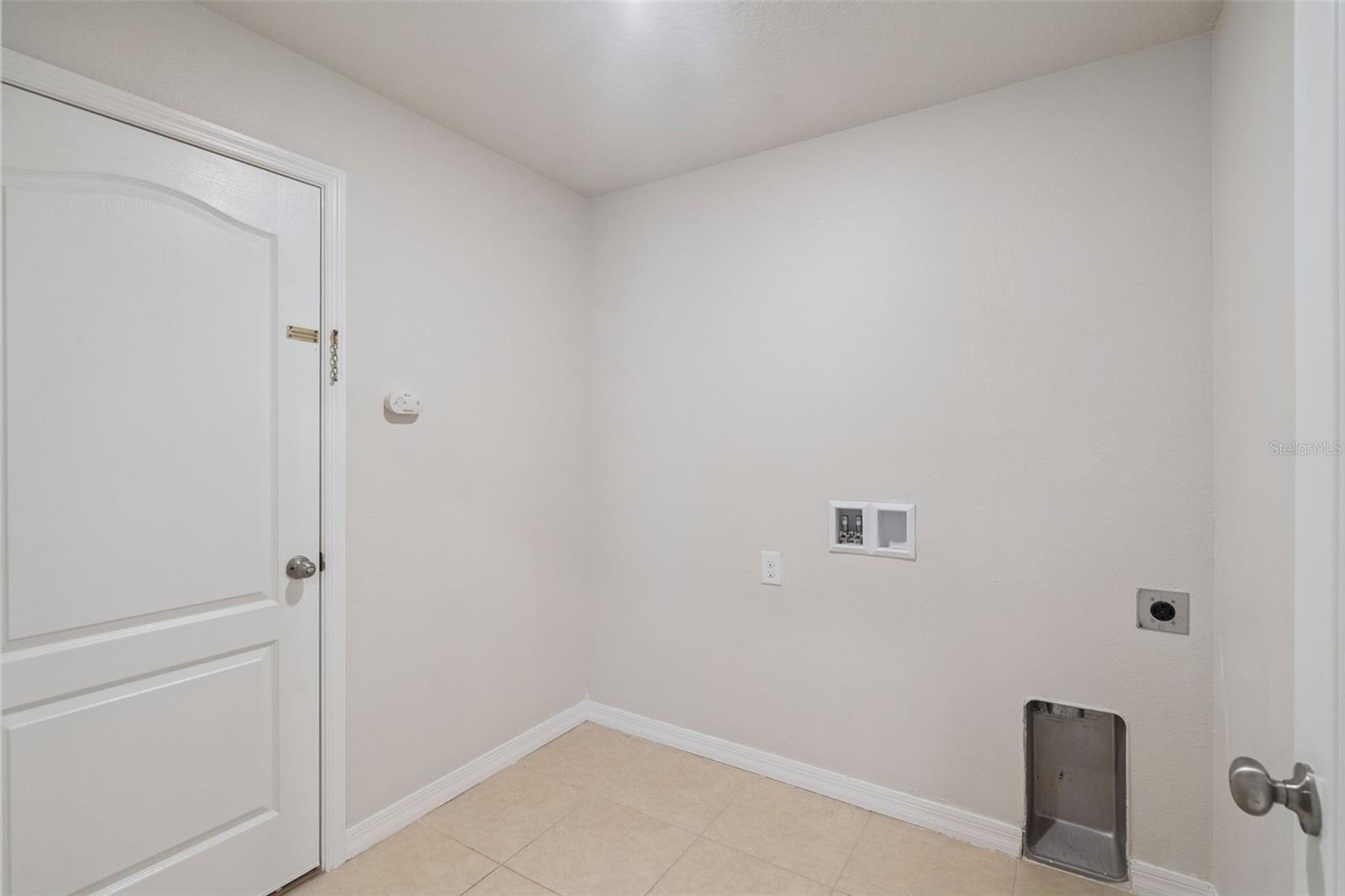 2414 Caspian Dr Property Photo 14