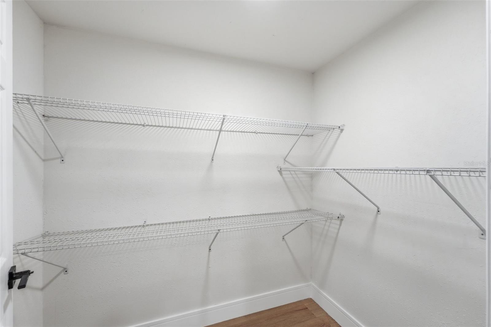 15 E Laurel St Property Photo 7