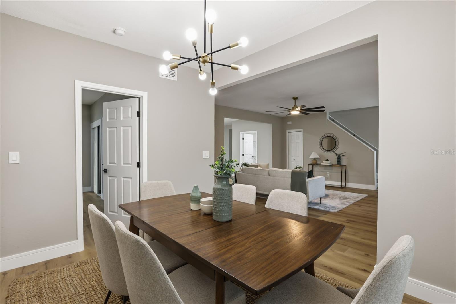 15 E Laurel St Property Photo 15