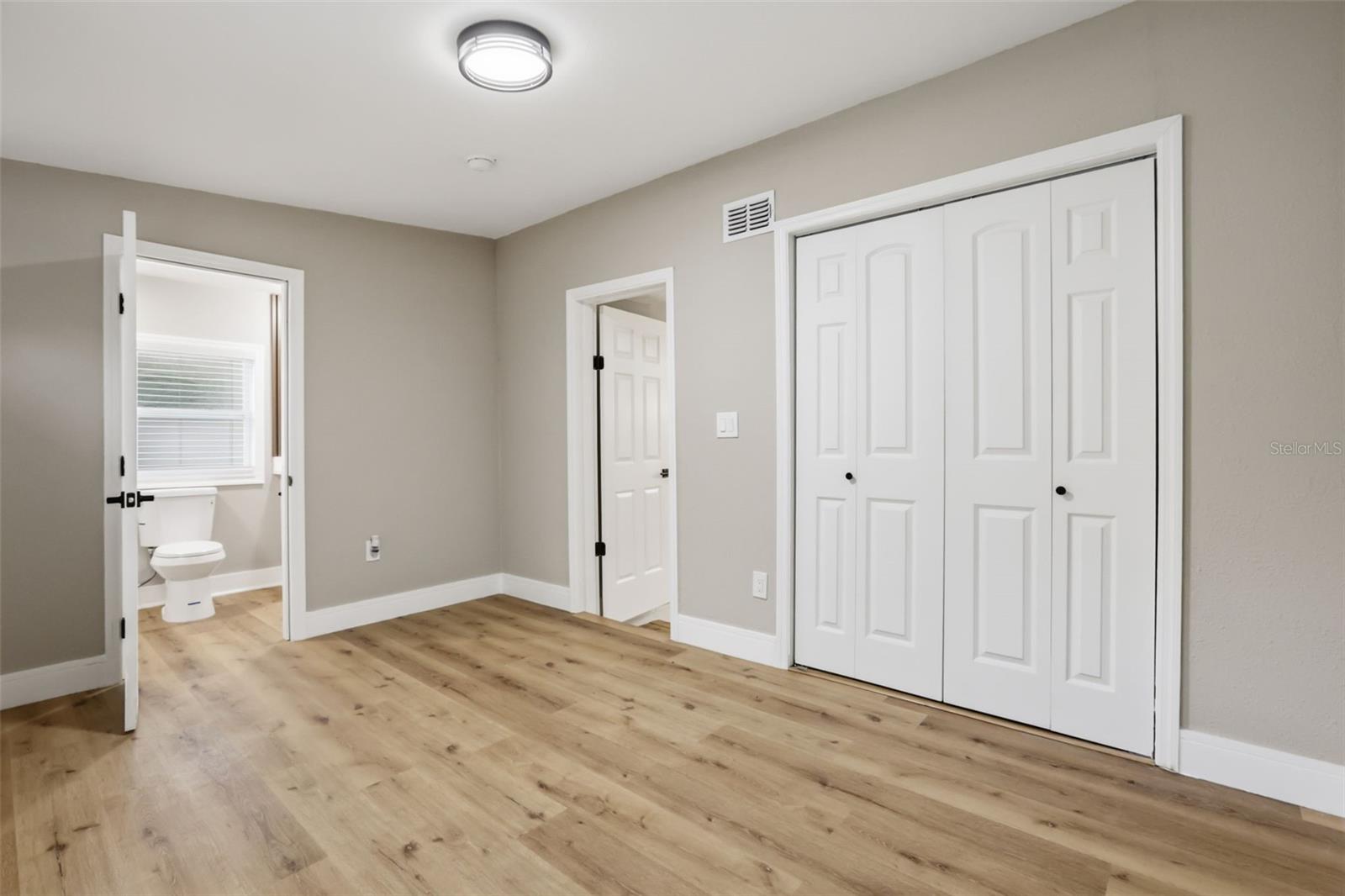 15 E Laurel St Property Photo 34