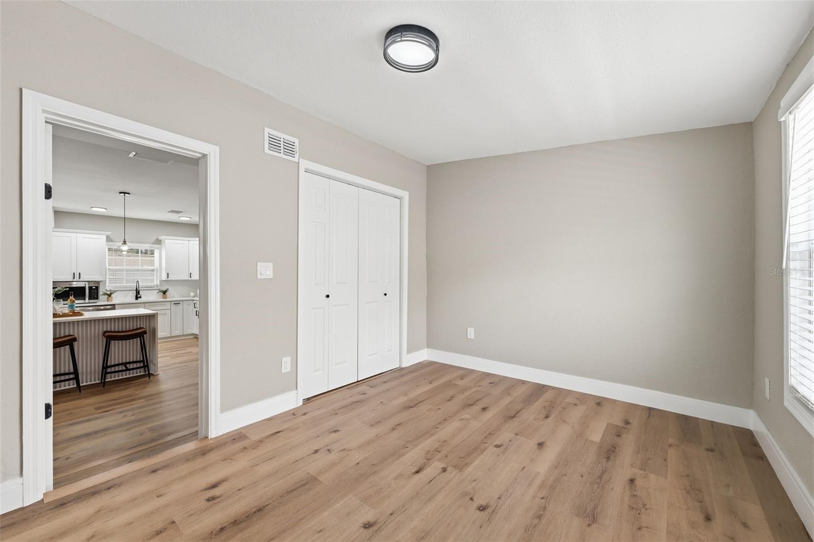 15 E Laurel St Property Photo 35