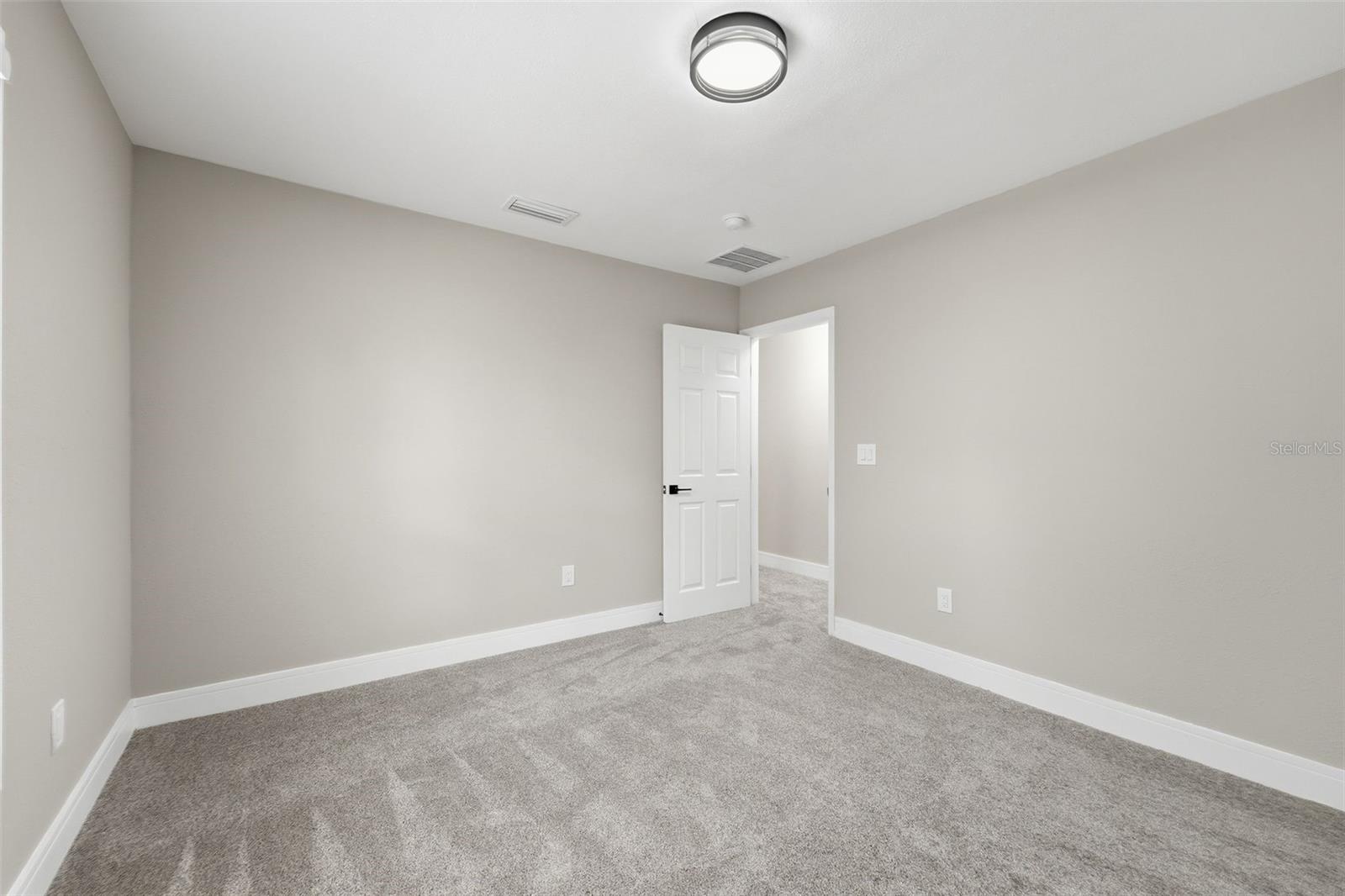 15 E Laurel St Property Photo 50