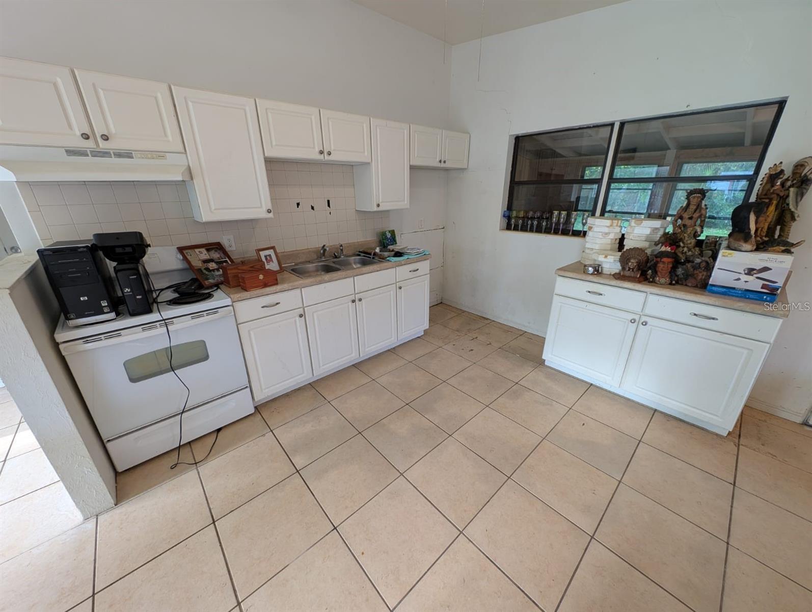 765 Greenway Pl Property Photo 4