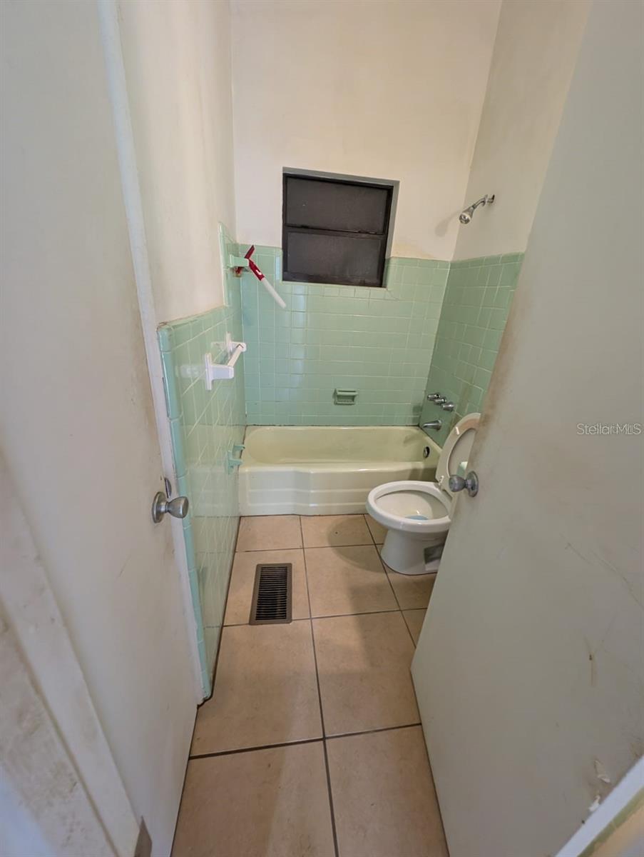 765 Greenway Pl Property Photo 5