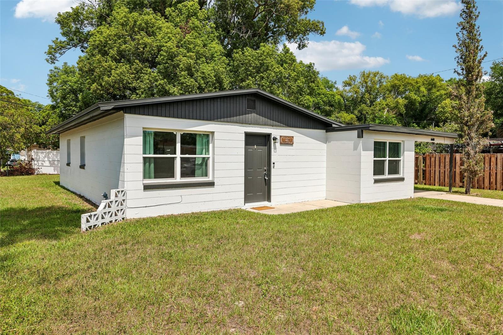 668 Barbuda Way Property Photo 2