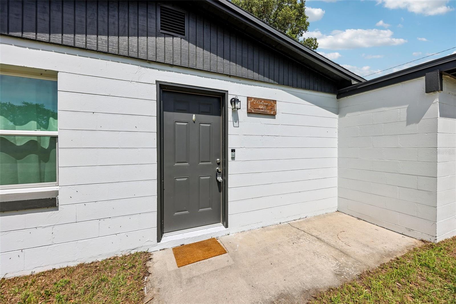 668 Barbuda Way Property Photo 3