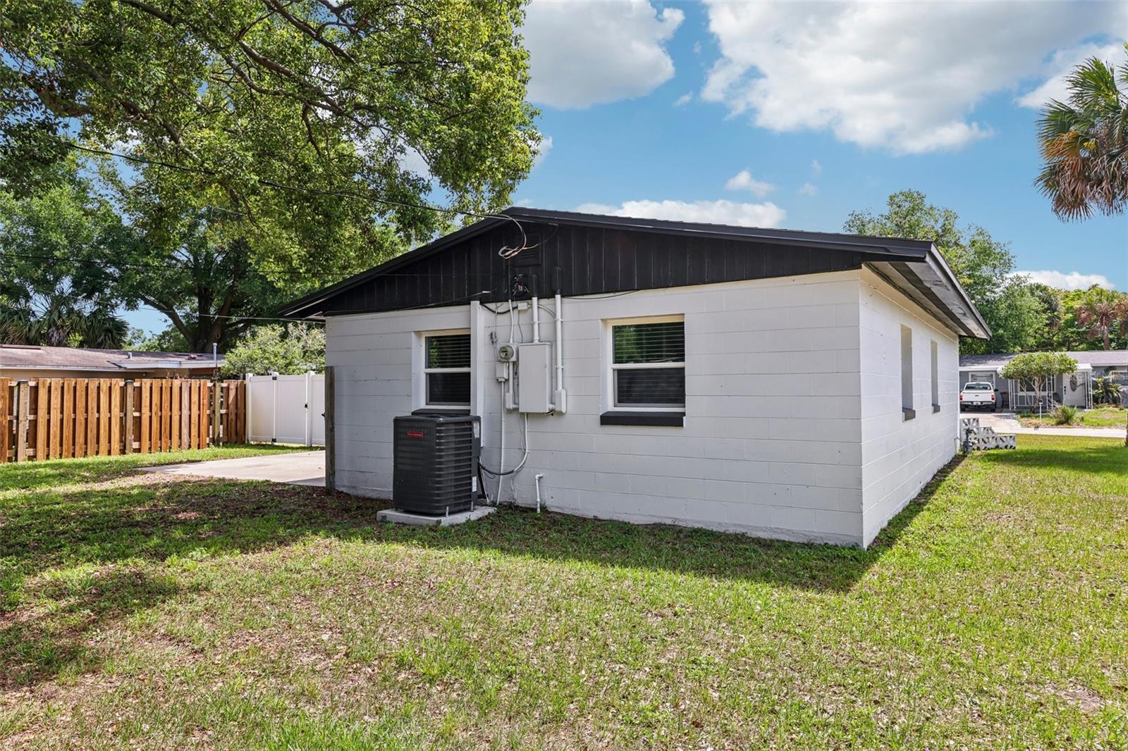 668 Barbuda Way Property Photo 23