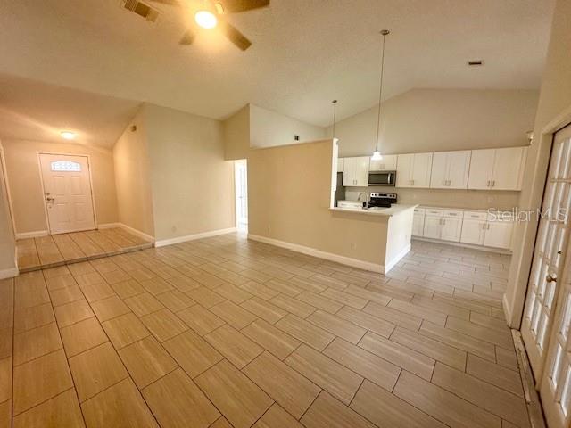 12686 Newfield Dr Property Photo 4