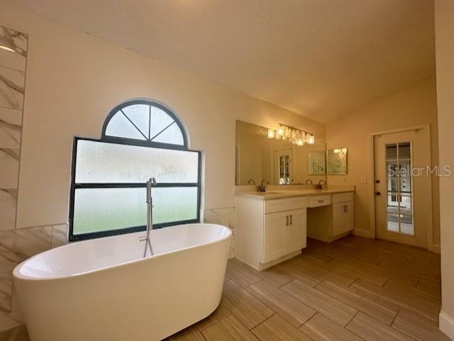 12686 Newfield Dr Property Photo 9