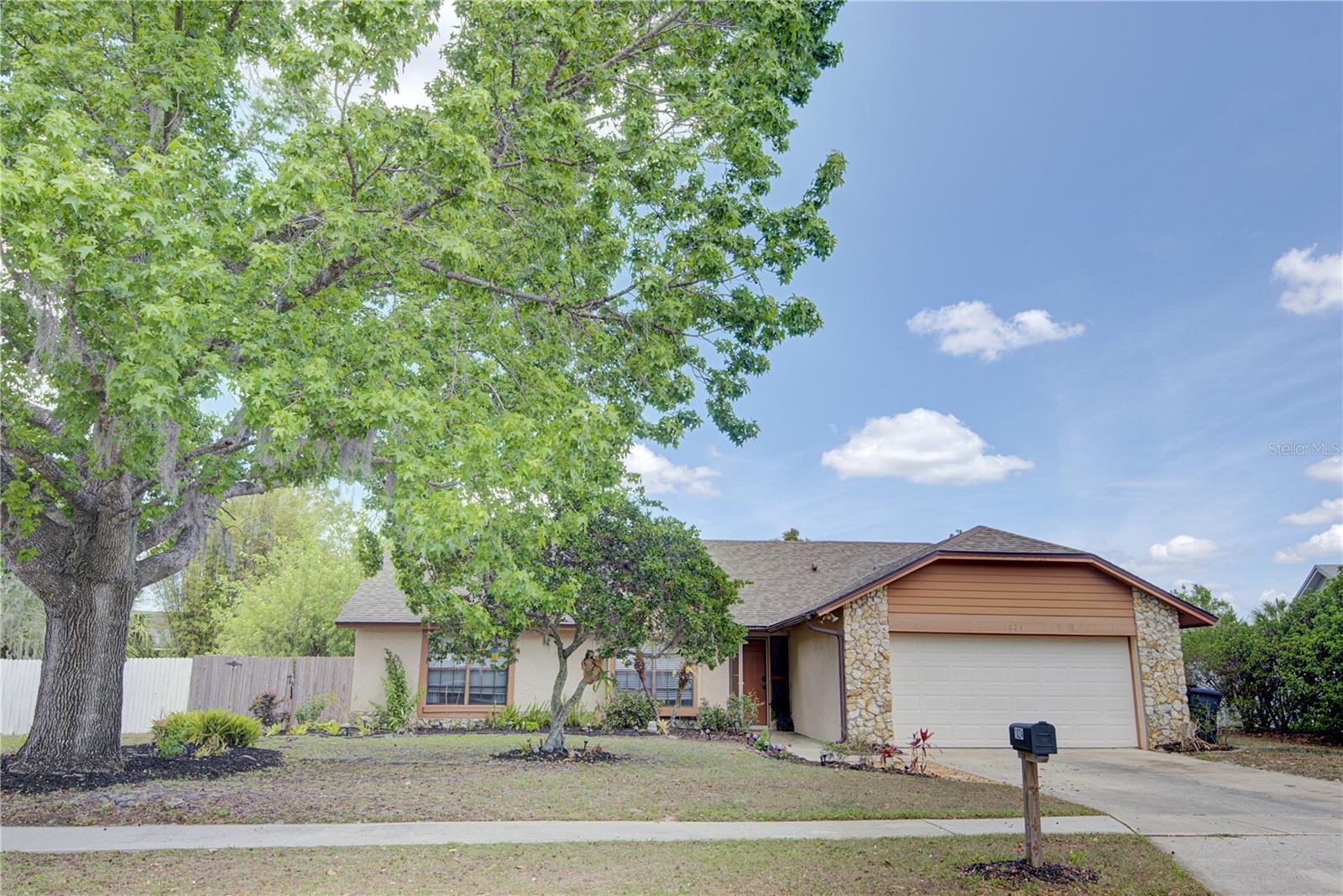 1024 DINERO DR