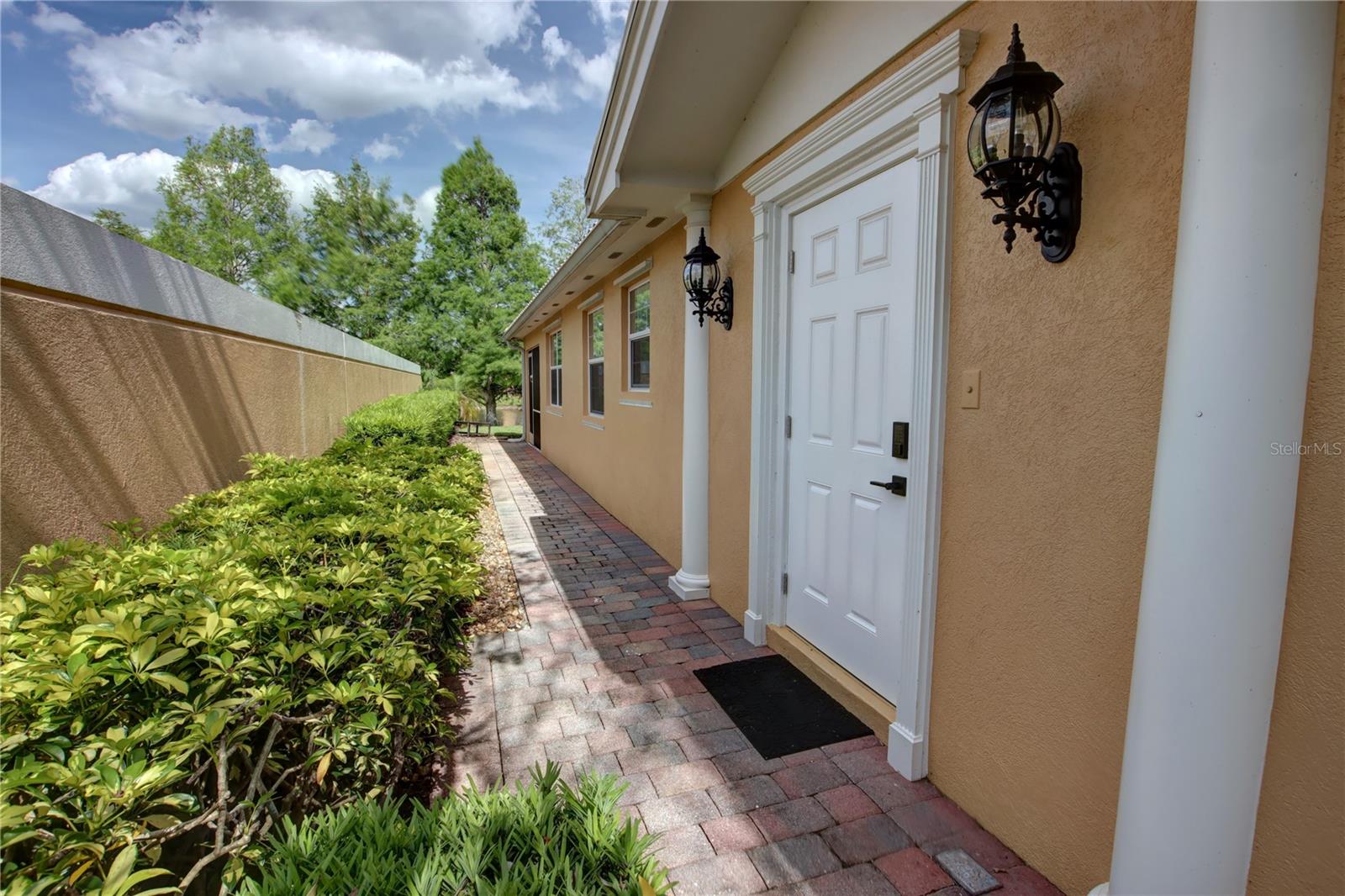 11801 Fan Tail Ln Property Photo 3